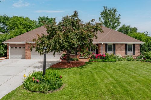 5214104 Aberdeen Dr, Menomonee Falls, WI, 53051-6828 | Card Image