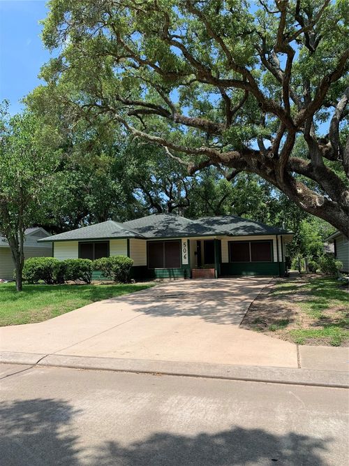 506 Gardenia St, Lake Jackson, TX, 77566-5858 | Card Image