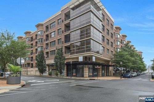 20 Ave At Port Imperial, West New York, NJ, 07093-8417 | Card Image