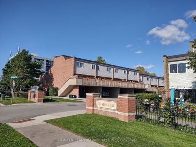 123 Milestone Cres, Condo with 3 bedrooms, 2 bathrooms and 2 parking in Aurora ON | Image 1