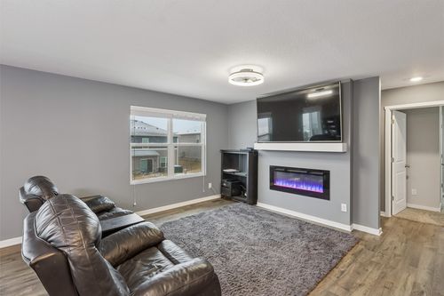 2202 Barry Dr, Adel, IA, 50003-8103 | Card Image