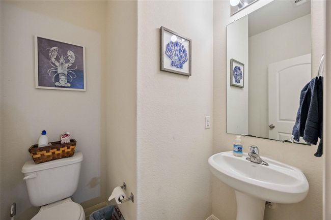 Half Bathroom | Image 13