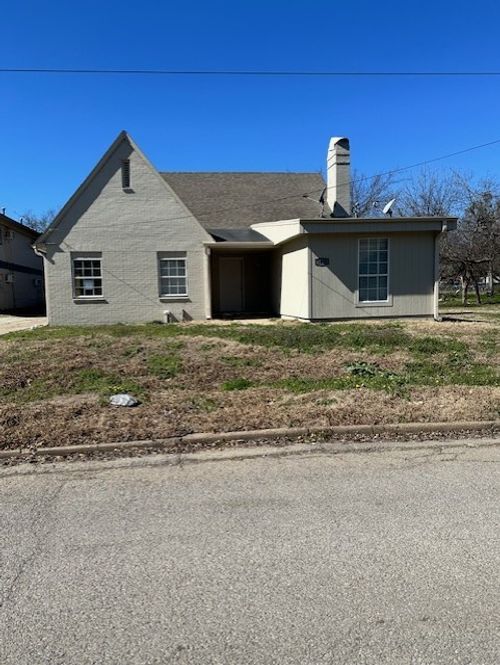 a-1613 Campbell St, Commerce, TX, 75428-2949 | Card Image