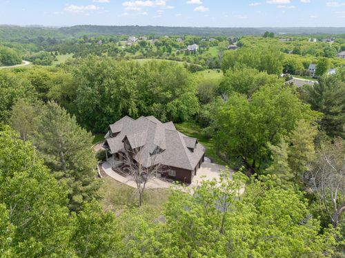 8876 Pine Crest Ln Nw, Rochester, MN, 55901-2943 | Card Image