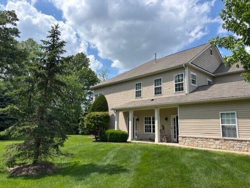 9069 Polaris Lakes Dr, Columbus, OH, 43240-4070 | Card Image