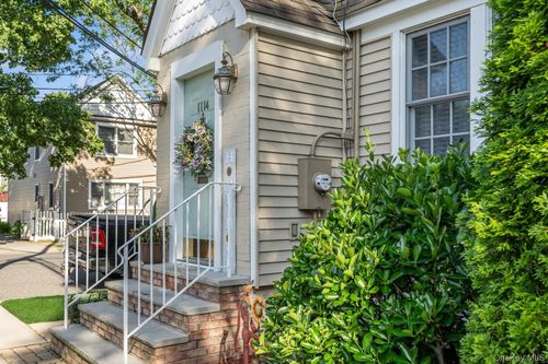 1114 1st Ave, New Hyde Park, NY, 11040-4823 | Card Image