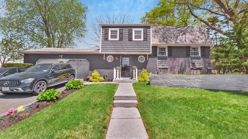 27 Camp Dr, Selden, NY, 11784-2601 | Card Image