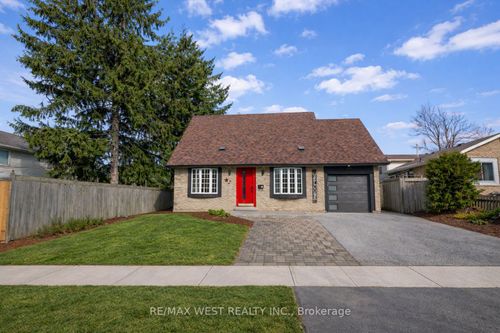 64 Heather St, Barrie, ON, L4N4N1 | Card Image