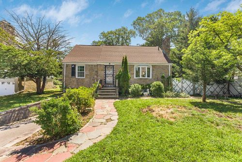 60 Gramercy Ave, Yonkers, NY, 10701-5114 | Card Image
