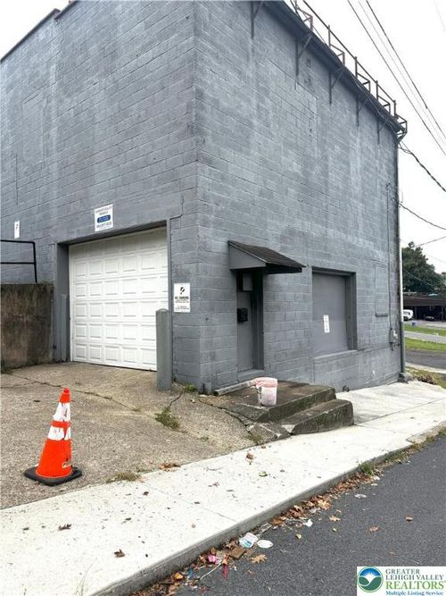rear-633 Northampton St, Easton, PA, 18042-4280 | Card Image