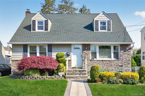 31 Broadway, New Hyde Park, NY, 11040-5141 | Card Image
