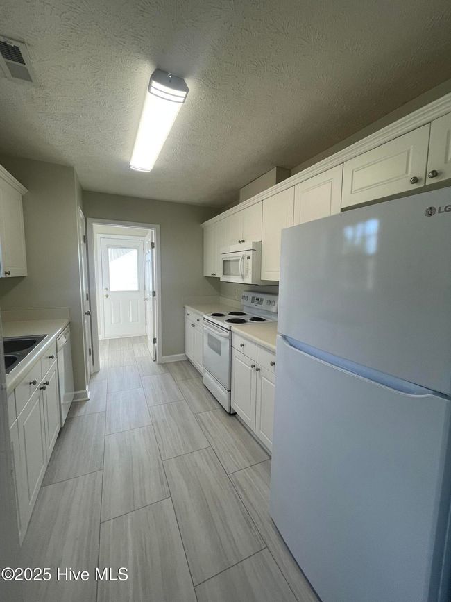 2200 E Boiling Spring Rd, House other with 3 bedrooms, 2 bathrooms and null parking in Southport NC | Image 8
