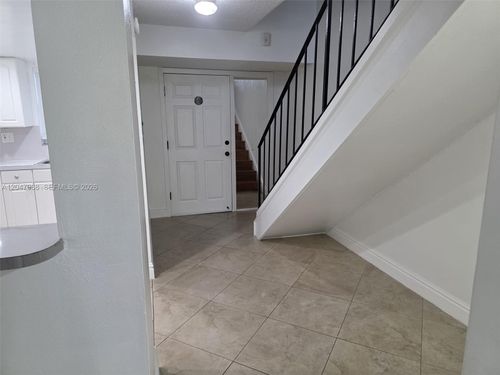 d201-40 Nw 87th Ave, Miami, FL, 33172 | Card Image