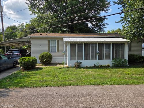 8 Maple Dr, Olmsted Twp, OH, 44138-2937 | Card Image