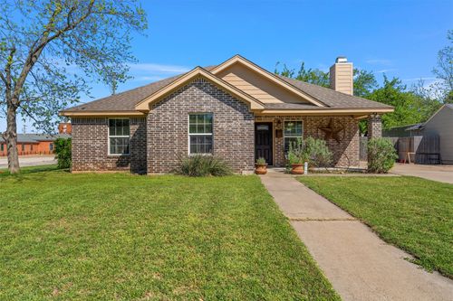 814 N Harrison Street, West, TX, 76691 | Card Image