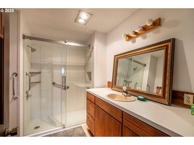 Bathroom-Main | Image 14