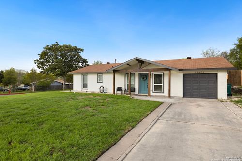 12601 Northledge Dr, Live Oak, TX, 78233-2747 | Card Image
