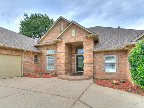 3904 Shortgrass Rd, Edmond, OK, 73003-3055 | Card Image
