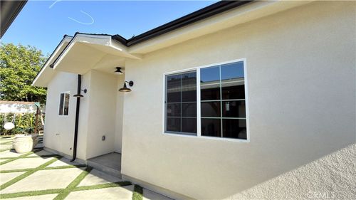 20748 Stagg, Winnetka, CA, 91306 | Card Image
