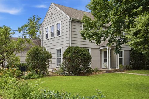 335 Forest Drive Se, Cedar Rapids, IA, 52403 | Card Image