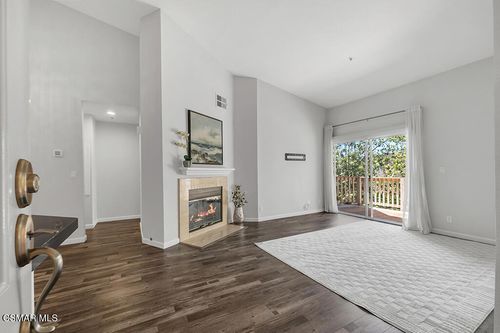 tl308-631 Oak Run Trl, Oak Park, CA, 91377-5618 | Card Image