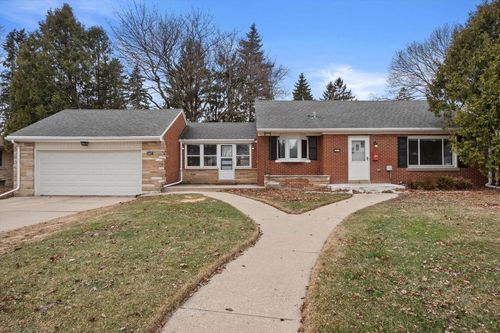 5437 N Navajo Avenue, GLENDALE, WI, 53217 | Card Image