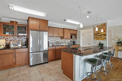 ph-6-500 High Point Dr, Hartsdale, NY, 10530-4410 | Card Image