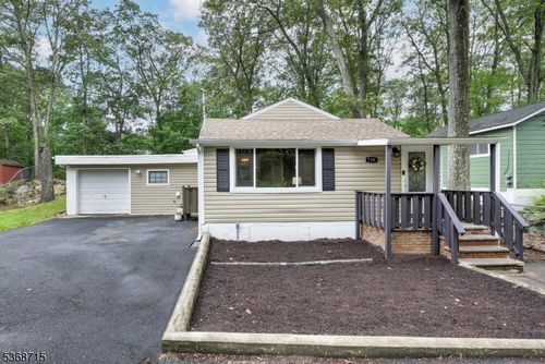736 Brooklyn Mountain Rd, Hopatcong, NJ, 07843-1540 | Card Image