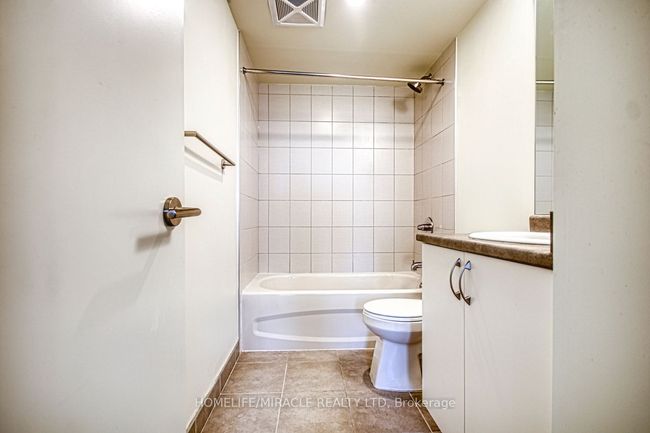 402 - 10 Wilby Cres, Condo with 2 bedrooms, 2 bathrooms and 1 parking in York ON | Image 17