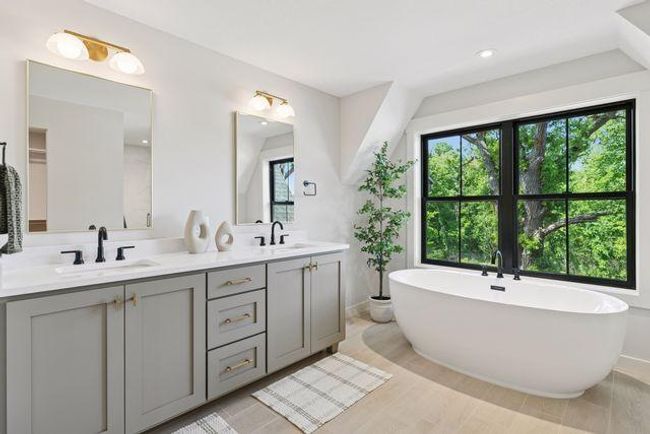 Owner's bath | Image 45