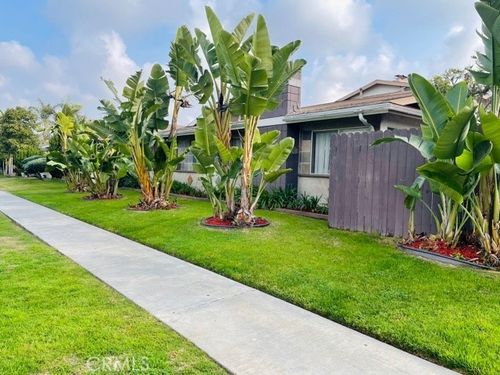 4-17092 Emerald Ln, Huntington Beach, CA, 92647-5782 | Card Image