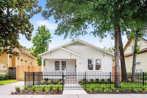 1215 Ashland St, Houston, TX, 77008-6739 | Card Image