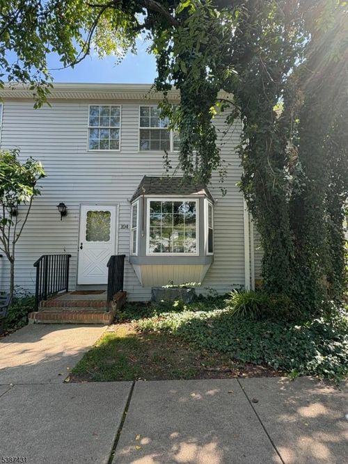 104 Franklin Ct, Flemington, NJ, 08822-2009 | Card Image