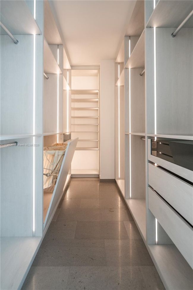 STE-806 - 88 Sw 7 Th St, Condo with 3 bedrooms, 3 bathrooms and null parking in Miami FL | Image 32