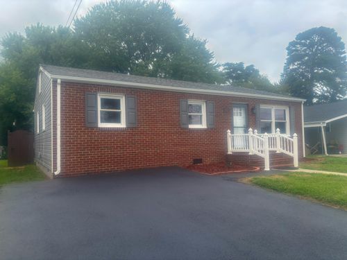 4333 Moomaw Ave Nw, Roanoke, VA, 24017-4315 | Card Image
