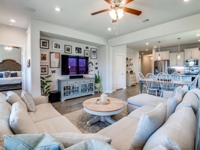1519 Sheridyn Ln, House other with 4 bedrooms, 2 bathrooms and null parking in Krum TX | Image 5