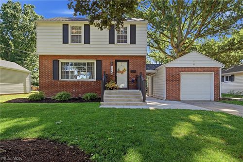 1537 19th St, Cuyahoga Falls, OH, 44223-1811 | Card Image