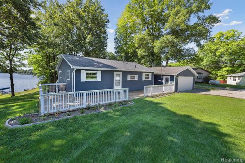 3135 Muntin Dr, Millington, MI, 48746-9050 | Card Image