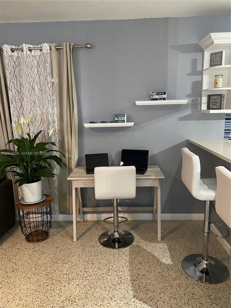 Residential Lease in Hollywood 2