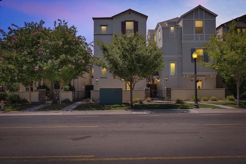 487 Mcclatchy Way, Sacramento, CA, 95818-2806 | Card Image