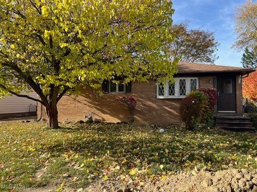 6210 Siegler Dr, Brook Park, OH, 44142-1418 | Card Image