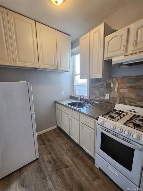 apt-4-36 Hillside Ave, Williston Park, NY, 11596-2320 | Card Image