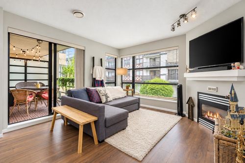 305-124 W 3rd St, North Vancouver, BC, V7M1E8 | Card Image