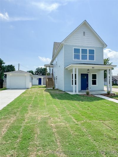 201 E 11th Street, Home with 3 bedrooms, 2 bathrooms and null parking in Claremore OK | Image 1