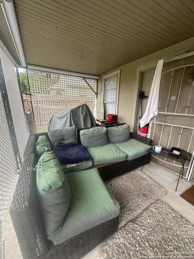 619 Pecan St, House other with 3 bedrooms, 1 bathrooms and null parking in Sabinal TX | Image 8