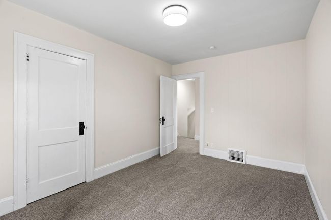 Bedroom 3 of 3 up | Image 17