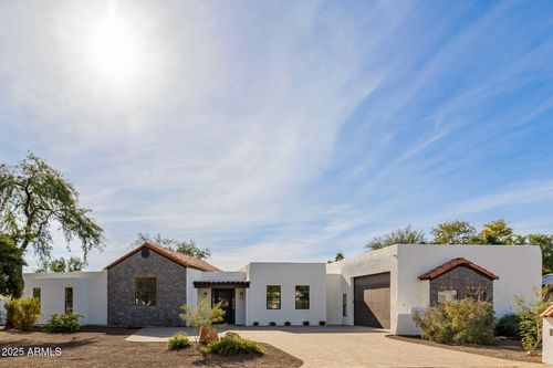 8451 W Daley Ln, Peoria, AZ, 85383-2013 | Card Image