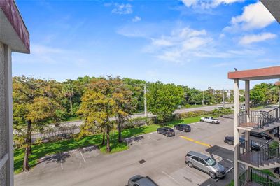 413 - 2600 Nw 49 Th Avenue, Condo with 2 bedrooms, 2 bathrooms and null parking in Lauderdale Lakes FL | Image 2