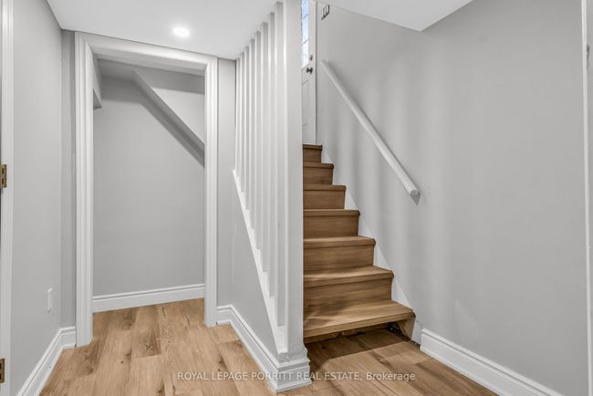 14 Albion Cres, House attached with 5 bedrooms, 3 bathrooms and 4 parking in Brampton ON | Image 21
