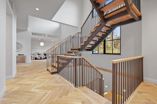 2 Barry Ct, Katonah, NY, 10536-3807 | Card Image